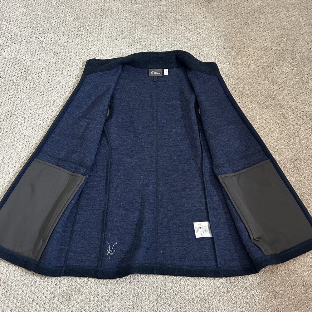 Women’s Ibex Merino Wool Vest - Picture 5 of 9